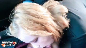 Pelirroja Chupar Dick Taxi Driver y Cum Tragar en el Coche-POV