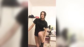Desi adolescente mostrando culo y tetas