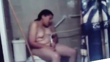 Hidden cam capturas gran masturbación de mi mamá en el baño