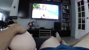 Me encanta follar un gran culo adolescente en frente de un reality show! Francés Amateur!