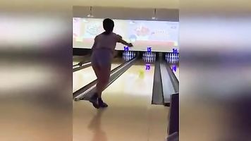 (AMATEUR) Linda chica adolescente china folla a su novio occidental