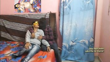 caliente cachonda India gordita mamá follando con su hermano y su marido follando su m. delante de sus padres
