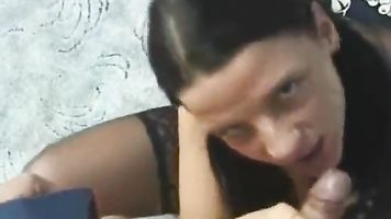 Tetona amateur novia chupa y folla con facial