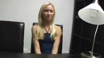 Maddison Bastante Amateur Disfrutando Mamada y Corrida interna