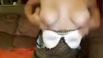 chica caliente en cam masturbándose