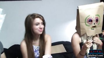 amateur dorm room party con colegio adolescentes se convierte en sexo