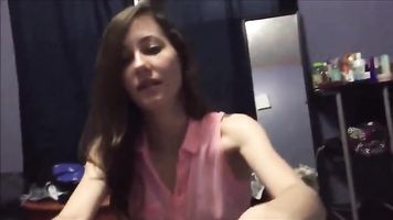 joven chica devorando un gran polla amateur pov