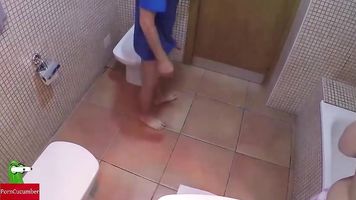 caliente pareja follando en el baño casero voyeur iv019